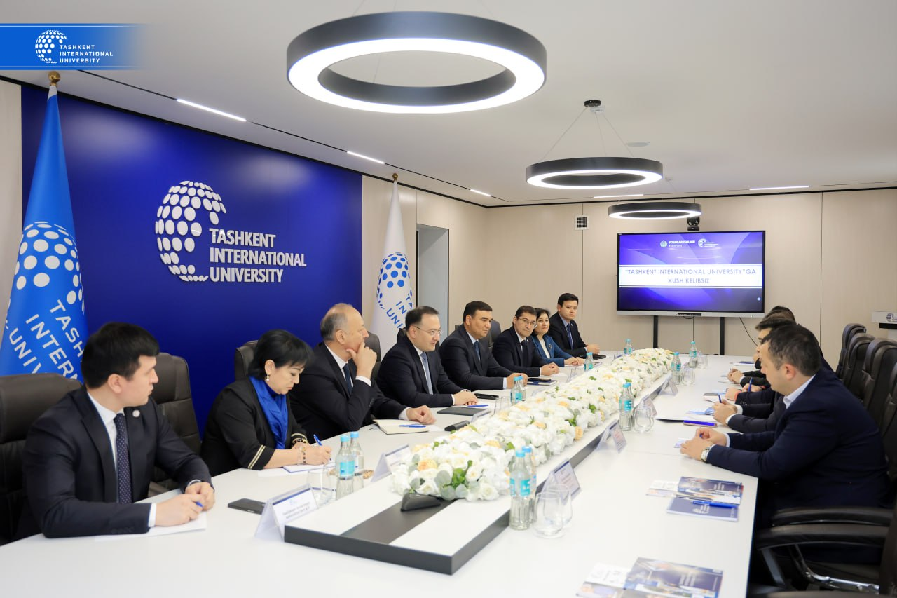 Tashrif rasmiy uchrashuv bilan boshlandi.